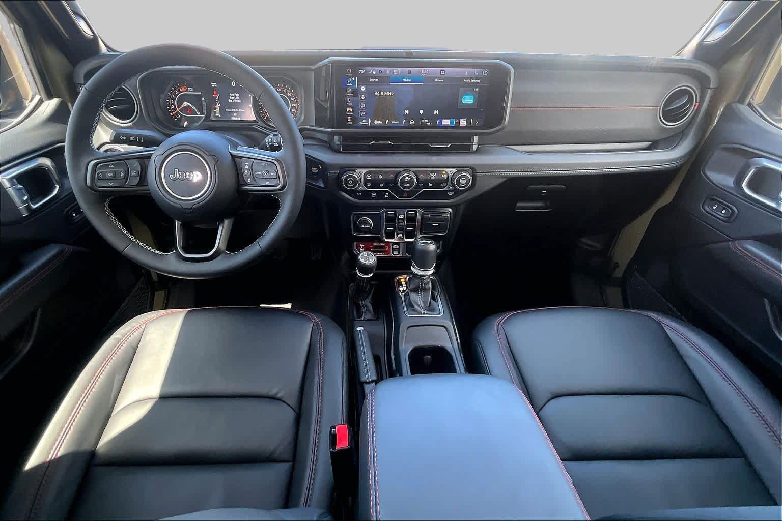 Used 2025 Jeep Wrangler Unlimited Rubicon w/ Convenience Group AWD/4WD image 16