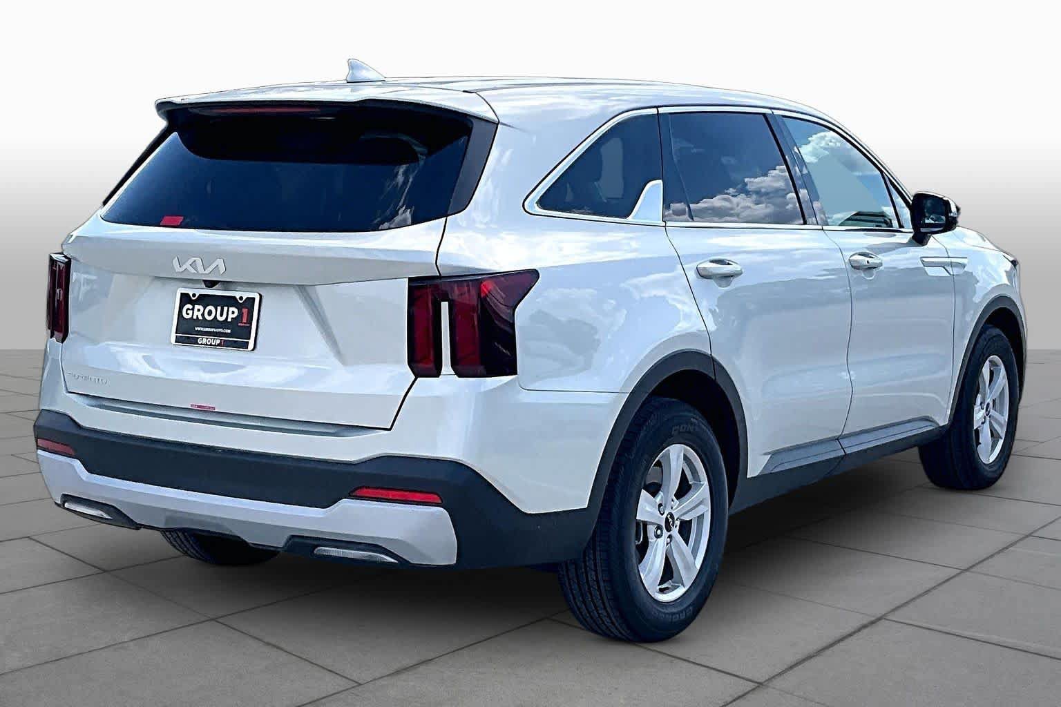 Certified 2026 Kia Sorento LX FWD image 11