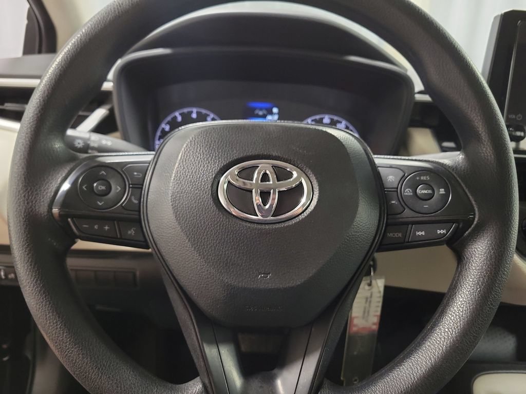 Used 2025 Toyota Corolla LE FWD image 17