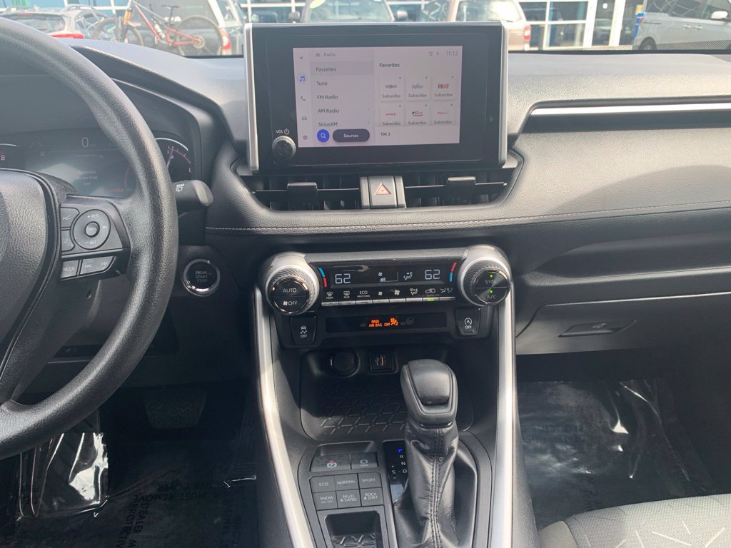 Used 2025 Toyota RAV4 XLE AWD/4WD image 12