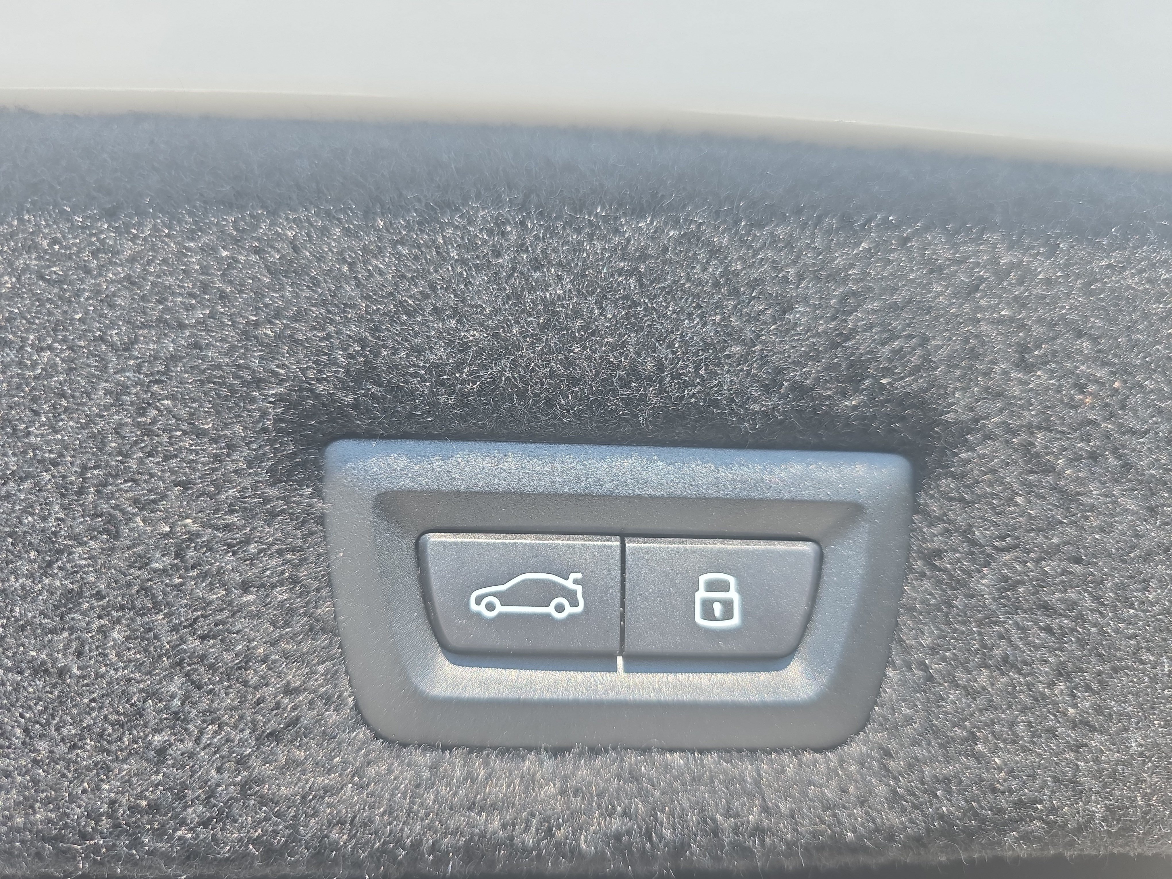 Used 2025 BMW 740i xDrive AWD/4WD image 13