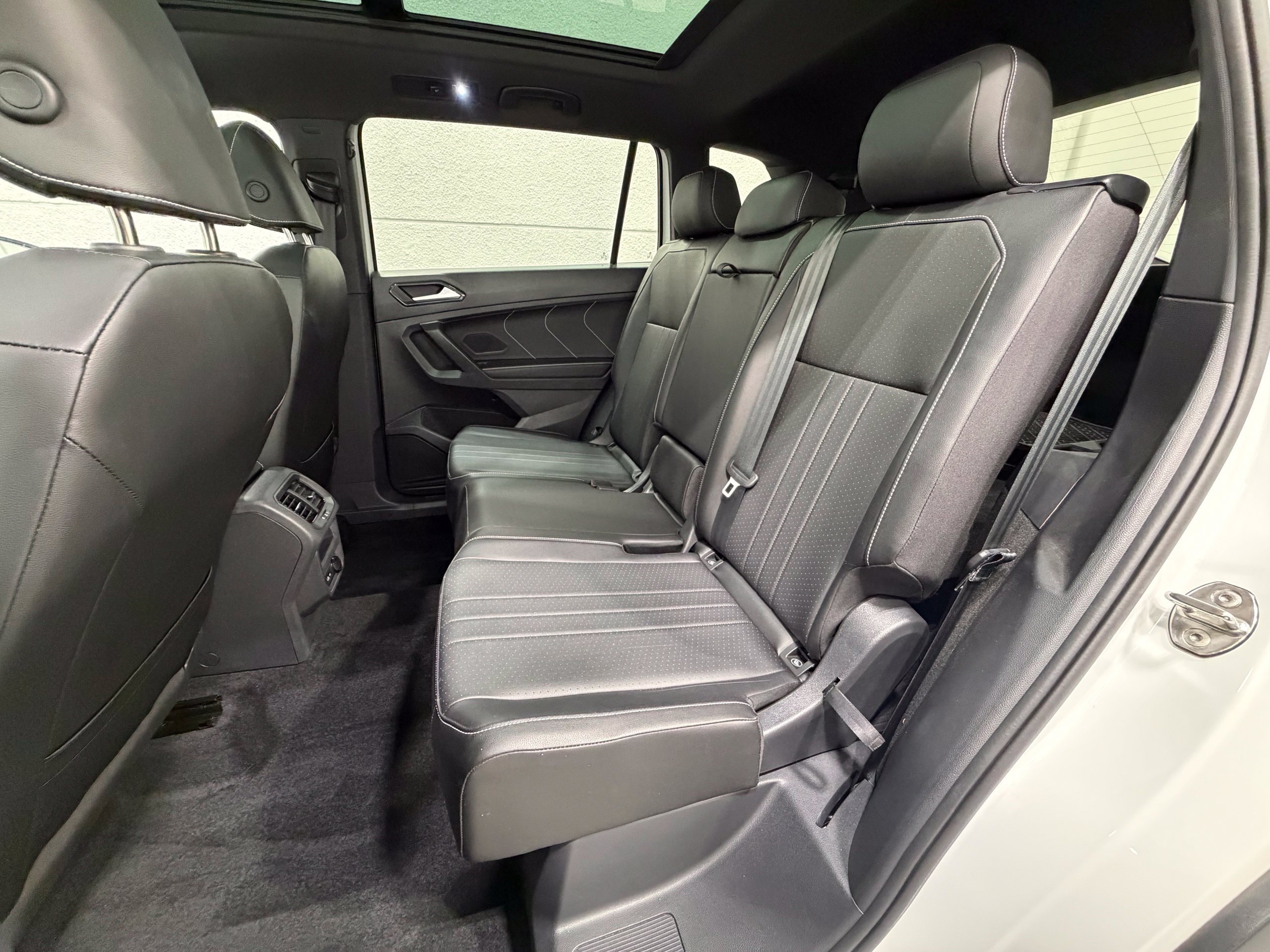 Certified 2023 Volkswagen Tiguan SE R-Line FWD image 24