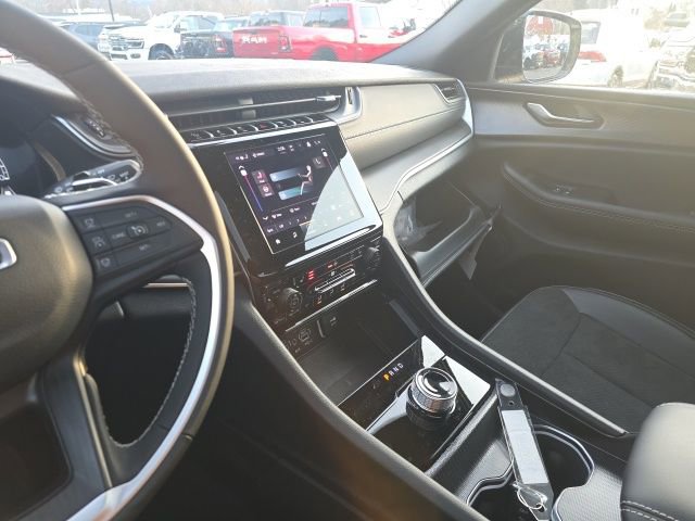 New 2025 Jeep Grand Cherokee Altitude w/ Trailer Tow Package image 24