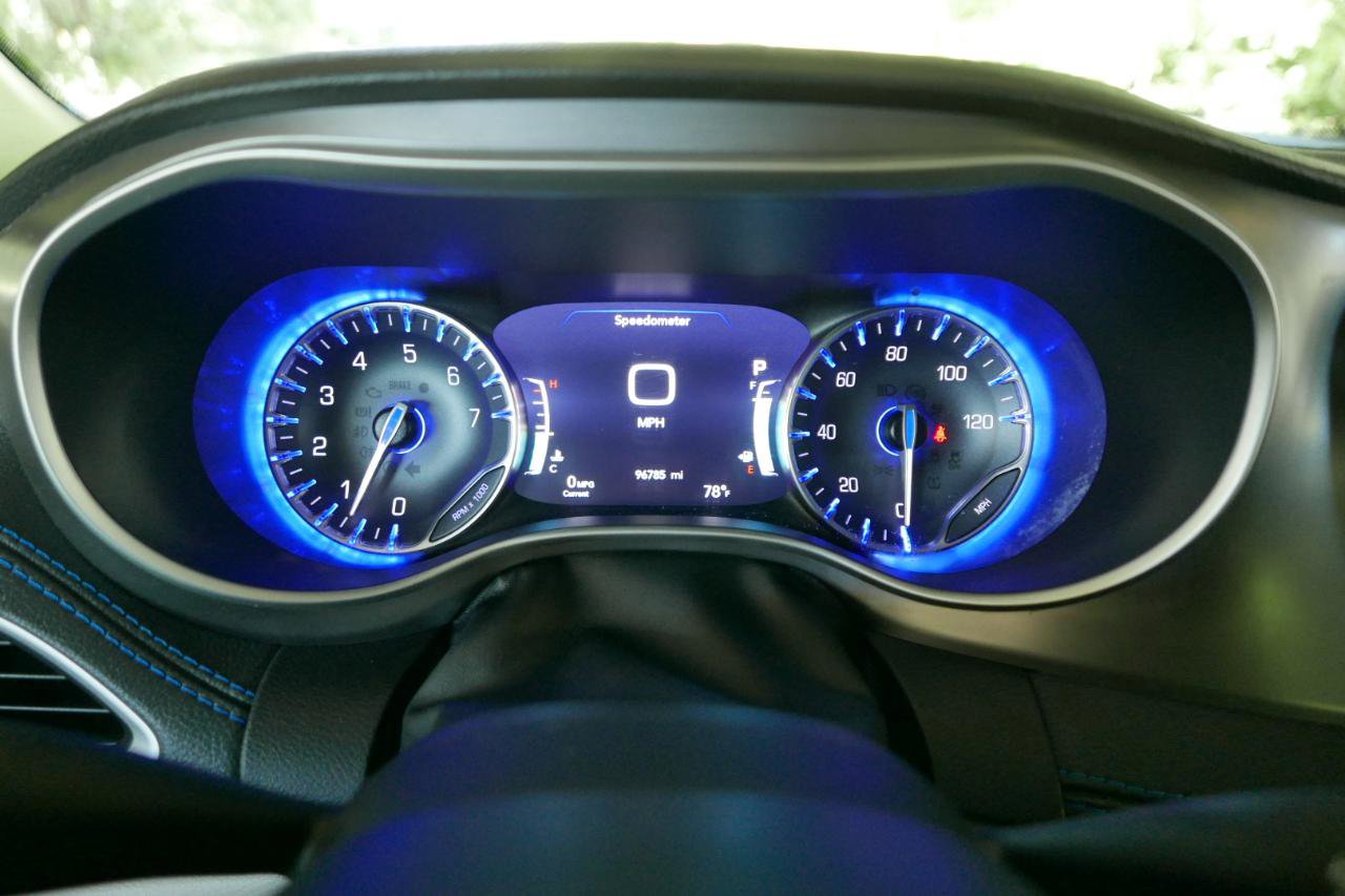 Used 2021 Chrysler Pacifica Touring-L FWD image 13