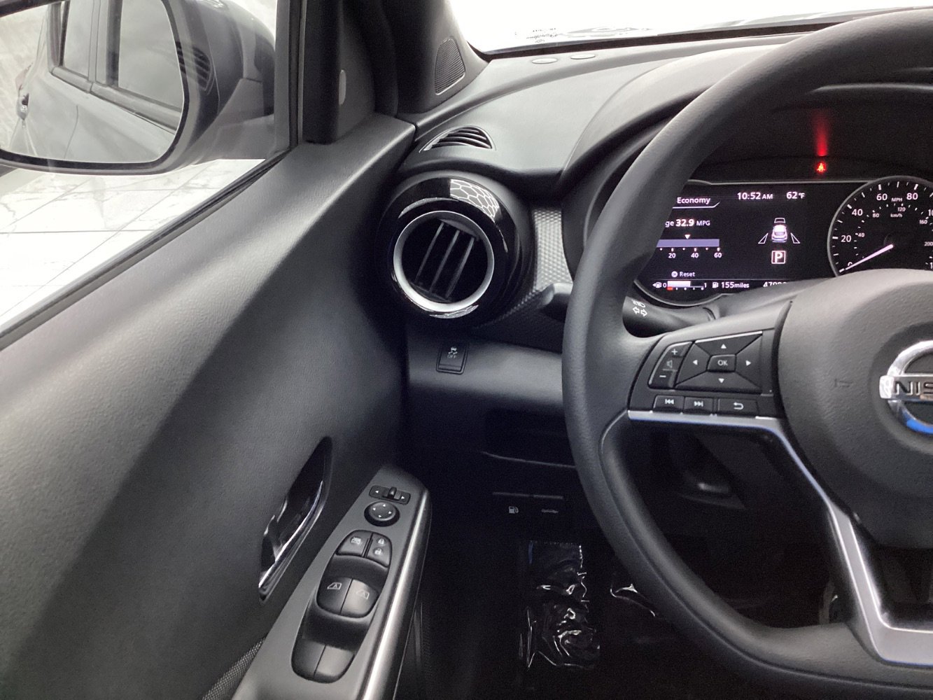 Used 2018 Nissan Kicks SV image 32