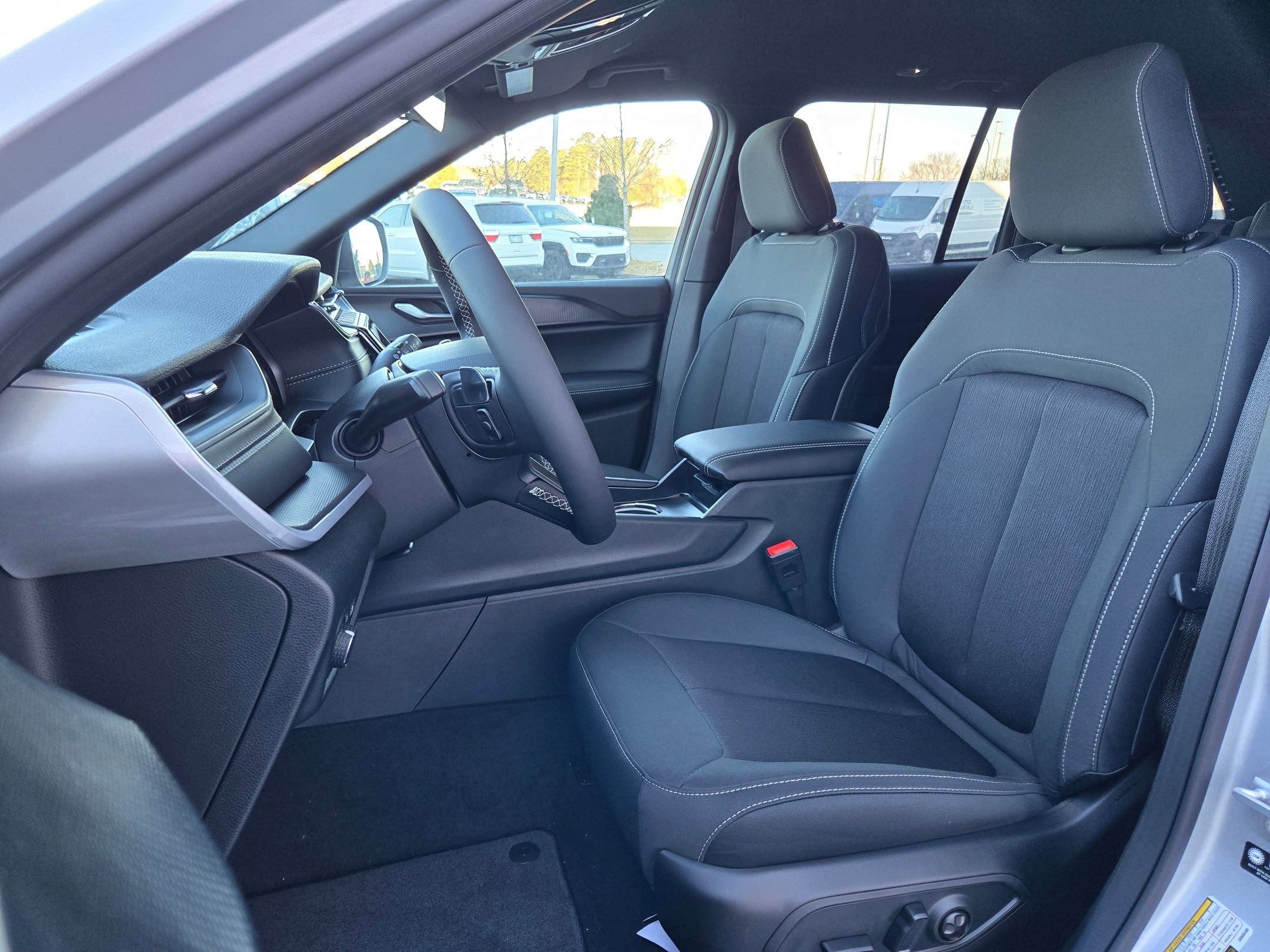 New 2025 Jeep Grand Cherokee Laredo image 23