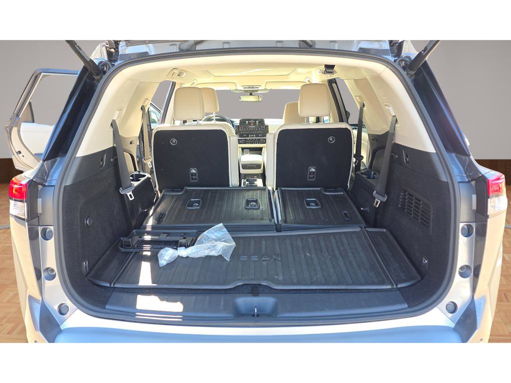 Used 2022 Nissan Pathfinder Platinum w/ Cargo Package image 20