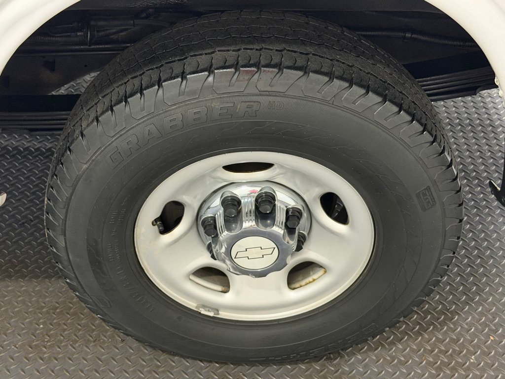 Used 2017 Chevrolet Express 3500 LT w/ LT Preferred Equipment Group RWD image 18