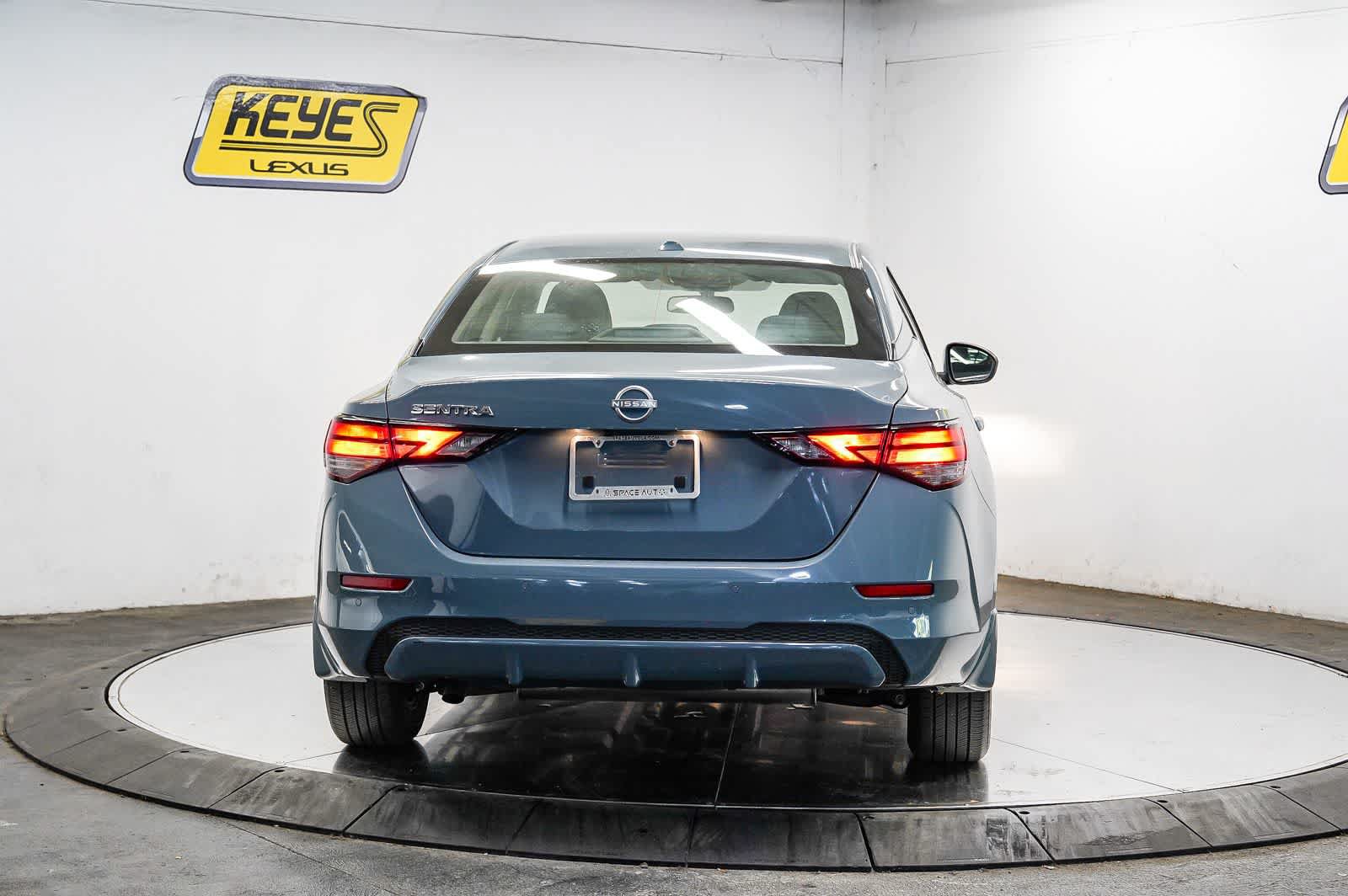 Used 2025 Nissan Sentra SV FWD image 3