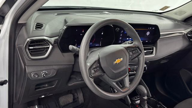 Used 2025 Chevrolet TrailBlazer LT AWD/4WD image 34