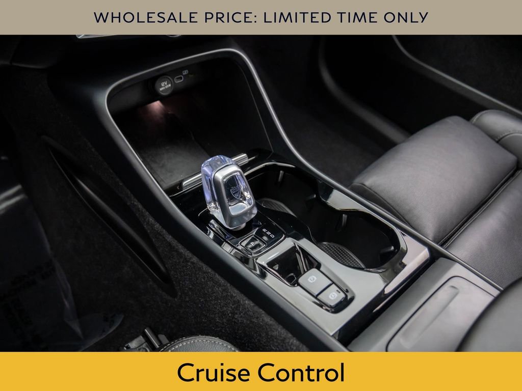 Used 2025 Volvo XC40 B5 Plus image 11