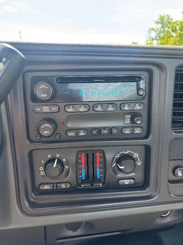 Used 2005 Chevrolet Silverado 2500 LS w/ Heavy-Duty Power Package AWD/4WD image 16