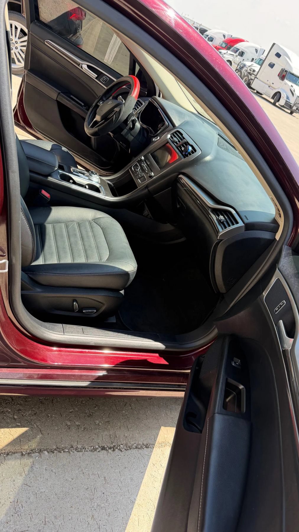 Used 2018 Ford Fusion SE w/ Fusion SE Technology Package FWD image 15