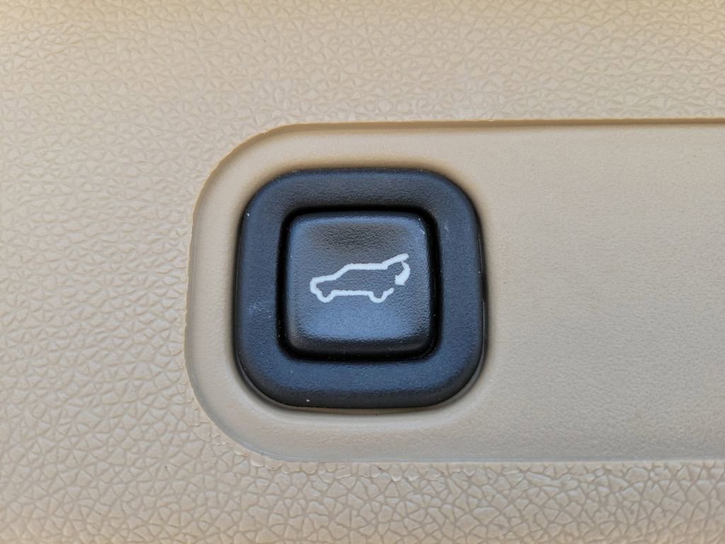 Used 2012 GMC Yukon Denali AWD/4WD image 9