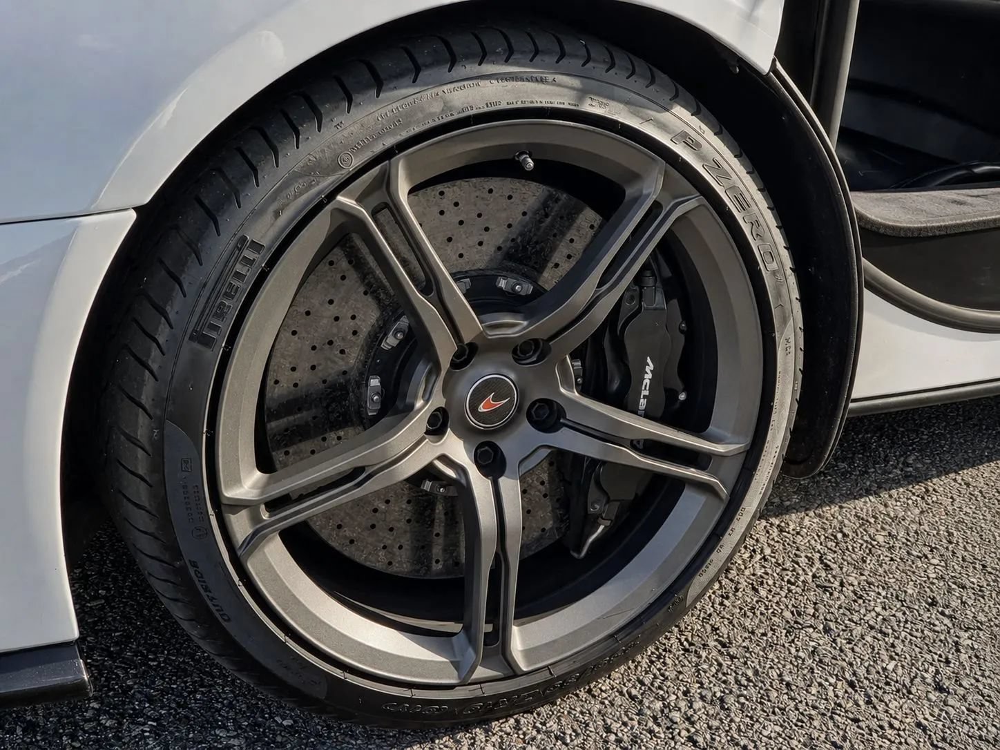 Used 2015 McLaren 650S Spider RWD image 13