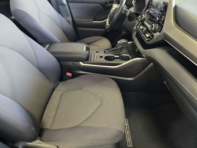 Used 2021 Toyota Highlander LE image 17