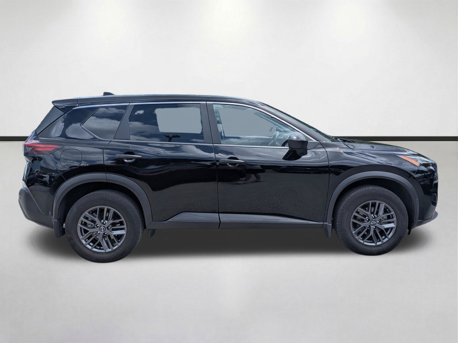 Used 2023 Nissan Rogue S FWD image 3