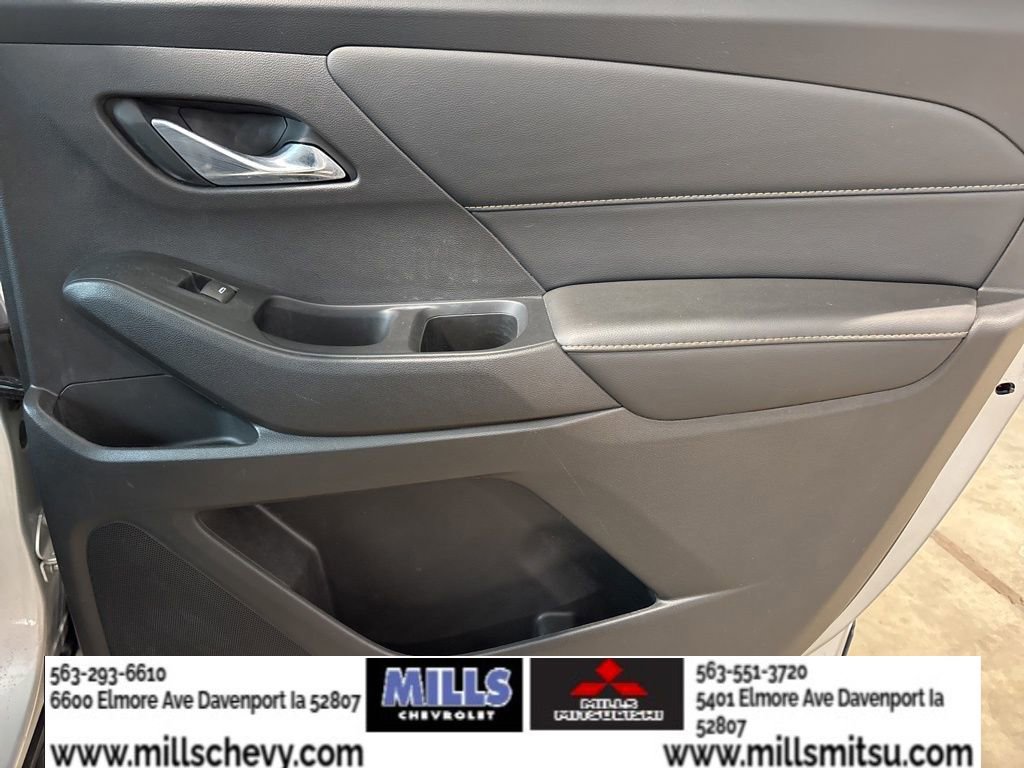 Used 2021 Chevrolet Traverse LT image 15