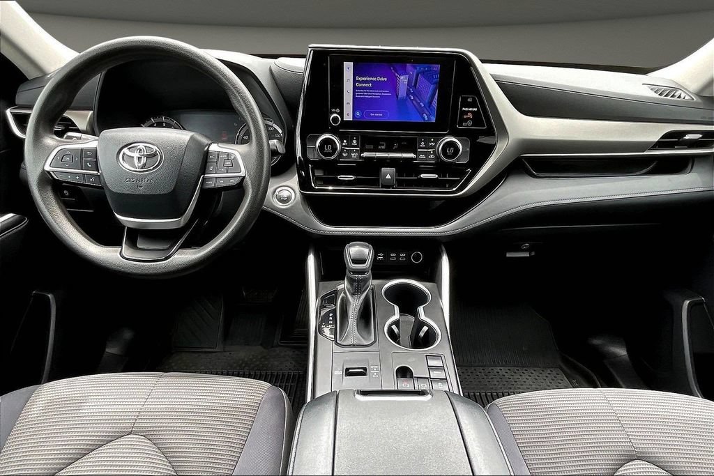 Used 2023 Toyota Highlander L FWD image 8