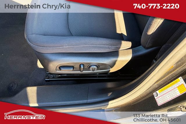 Used 2021 Chevrolet Malibu LT FWD image 16