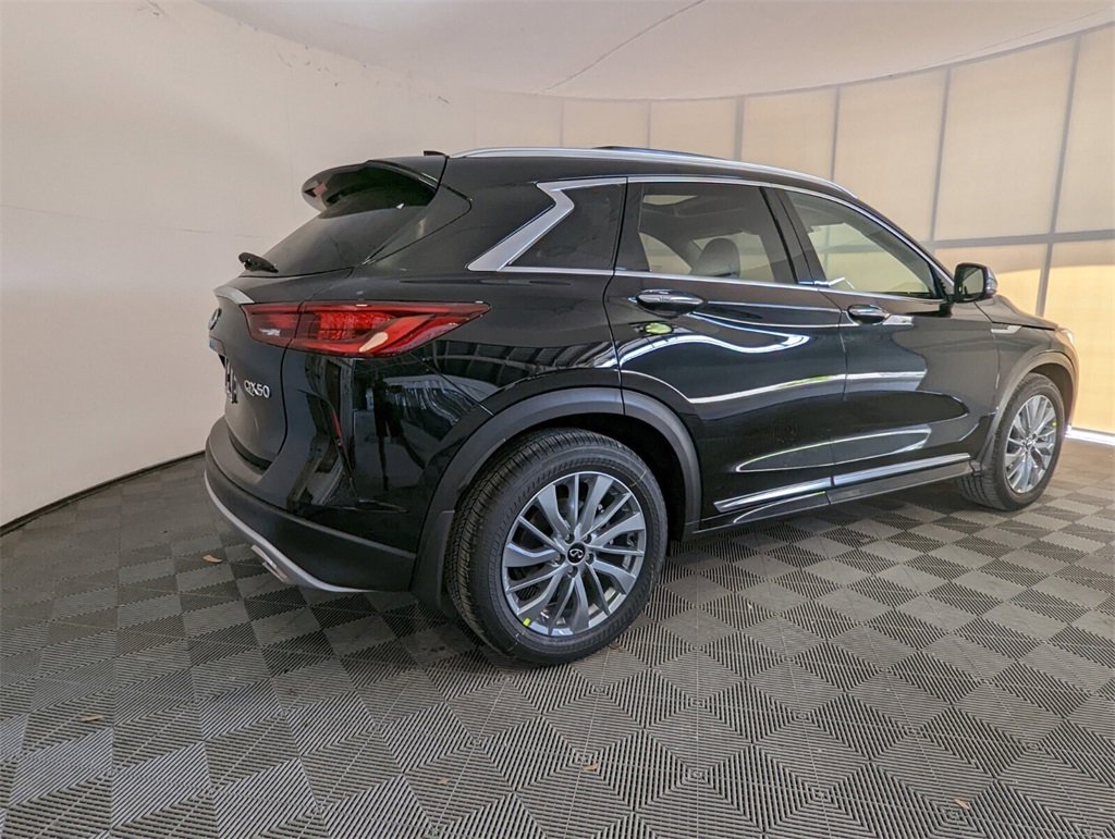 New 2025 INFINITI QX50 Luxe w/ Accent Package image 10