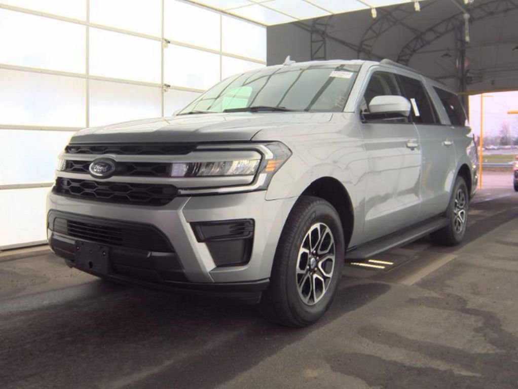 Used 2024 Ford Expedition Max XLT image 2