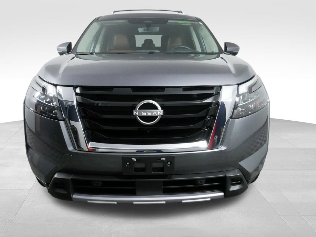 Used 2025 Nissan Pathfinder Platinum w/ Cargo Package AWD/4WD image 3