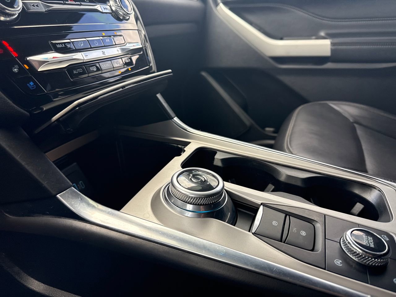 Used 2022 Ford Explorer Limited w/ Equipment Group 301A image 25