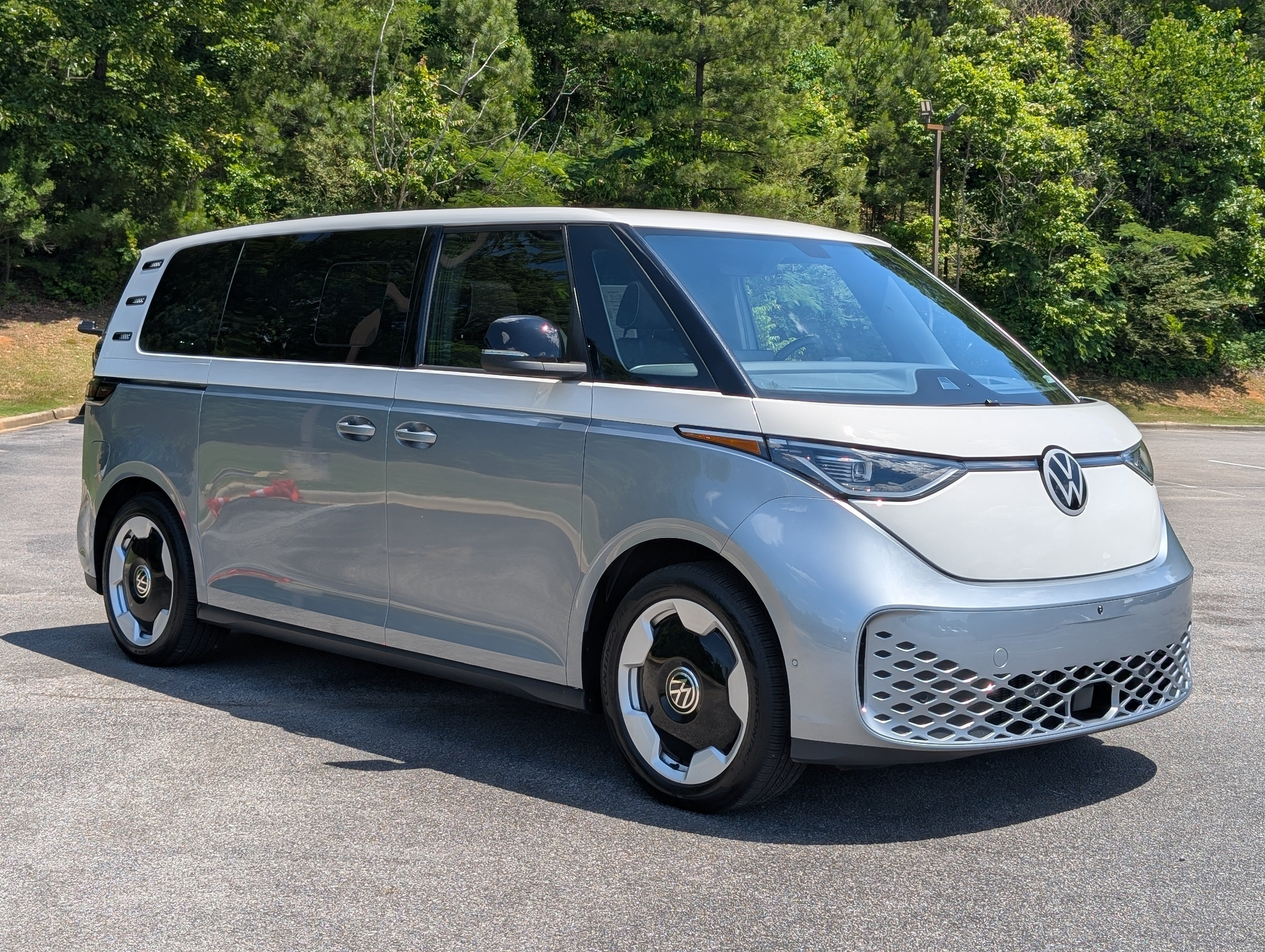 Used 2025 Volkswagen ID. Buzz Pro S Plus RWD image 11