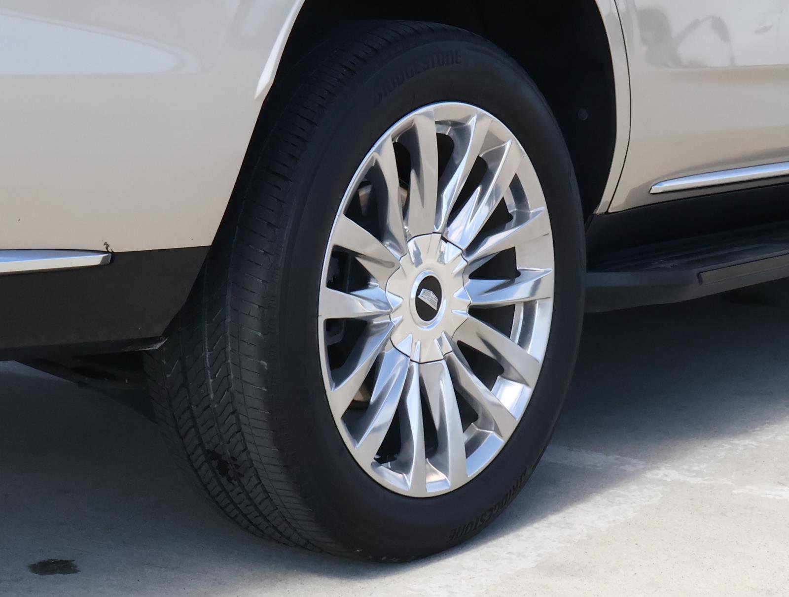 Used 2022 Cadillac Escalade Luxury w/ LPO, Floor Liner Package image 12