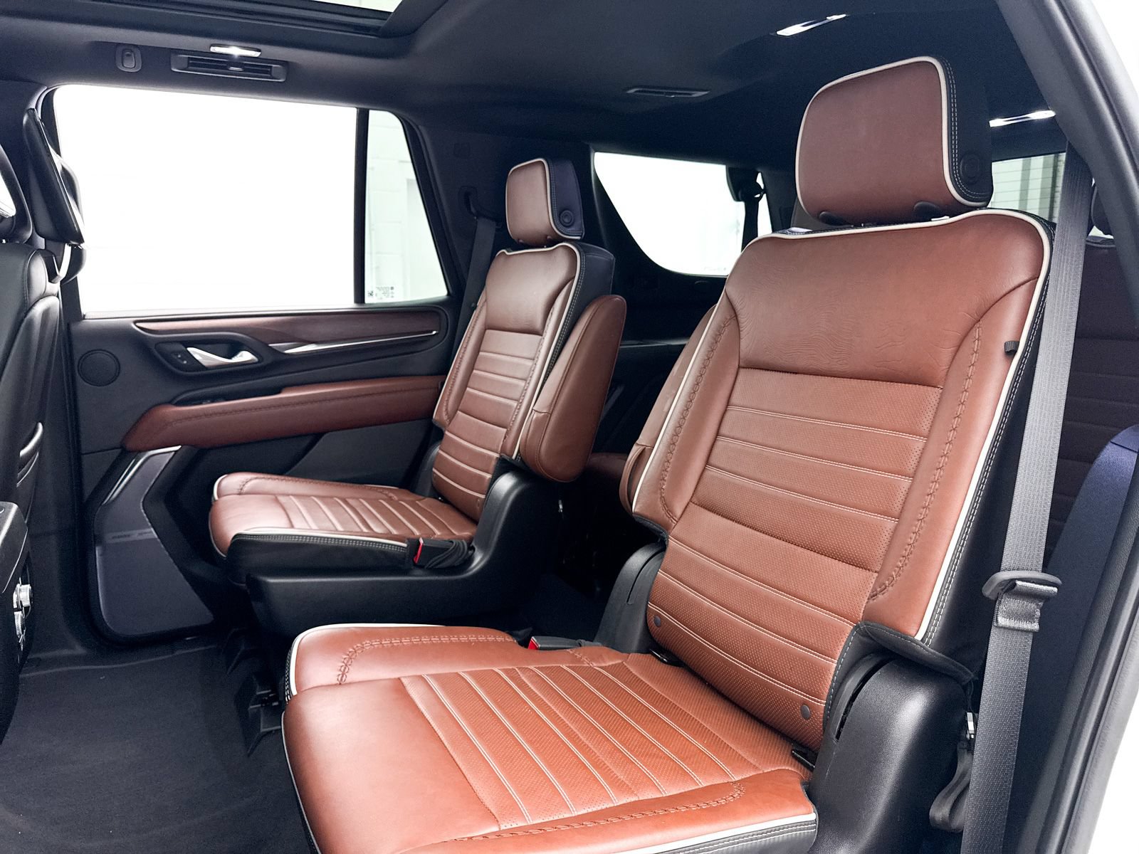 Used 2024 GMC Yukon Denali Ultimate AWD/4WD image 32