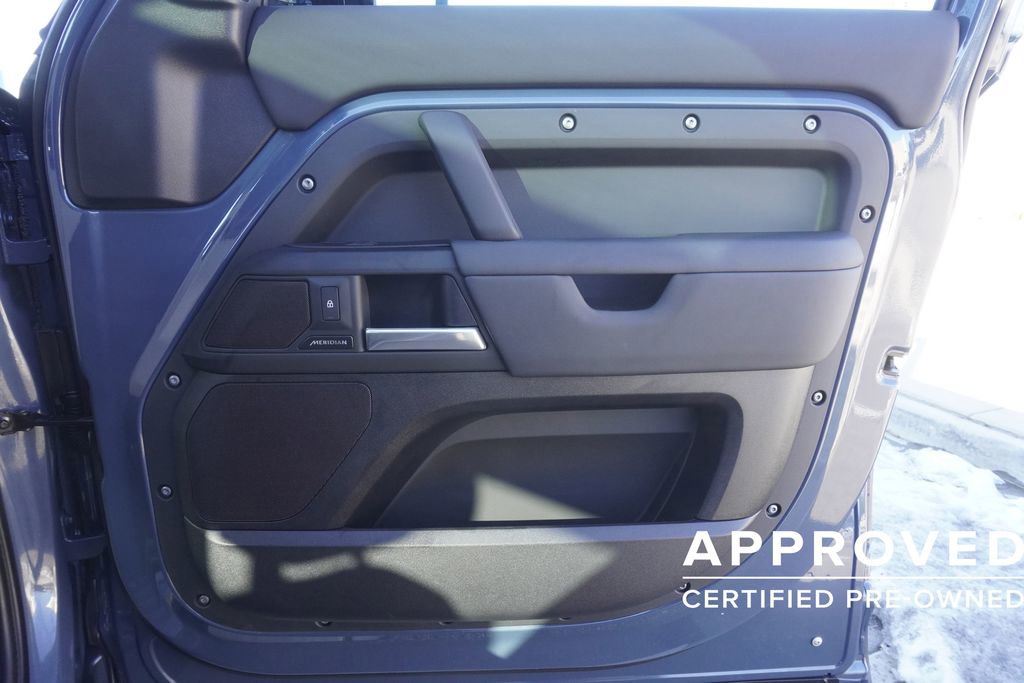 Used 2025 Land Rover Defender 110 S image 21