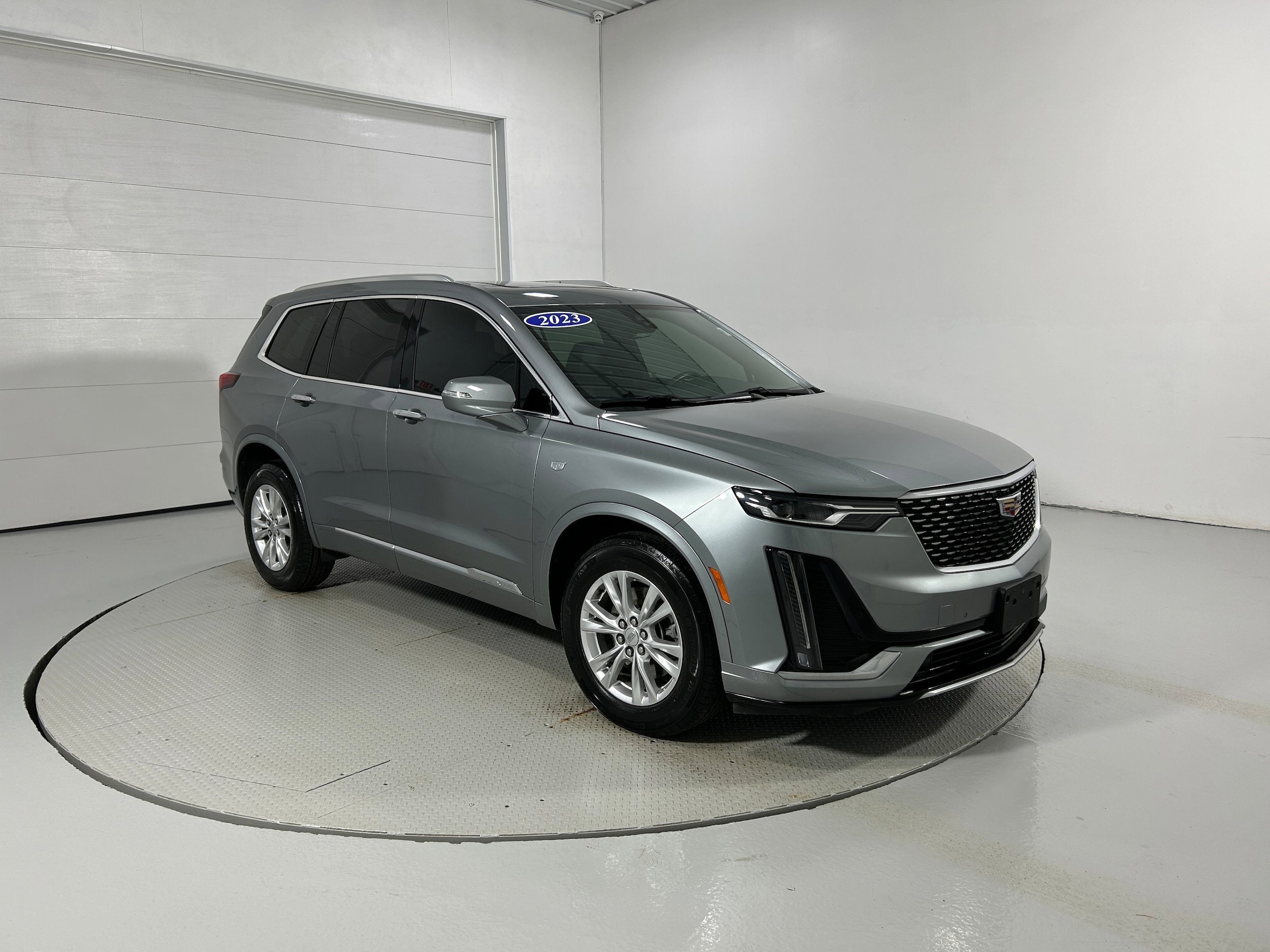 Used 2023 Cadillac XT6 Luxury image 2