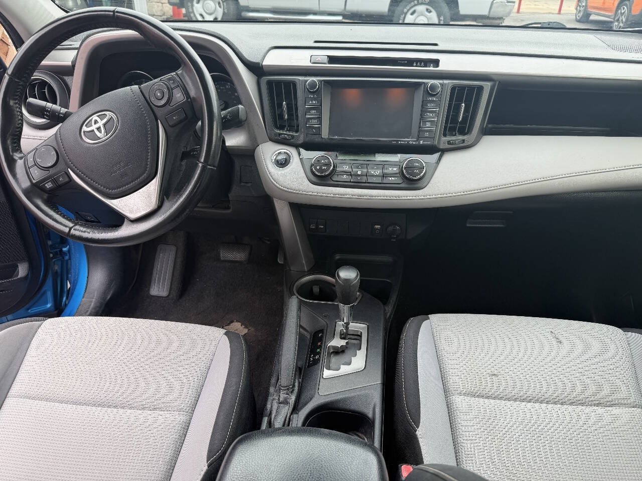 Used 2018 Toyota RAV4 XLE FWD image 6