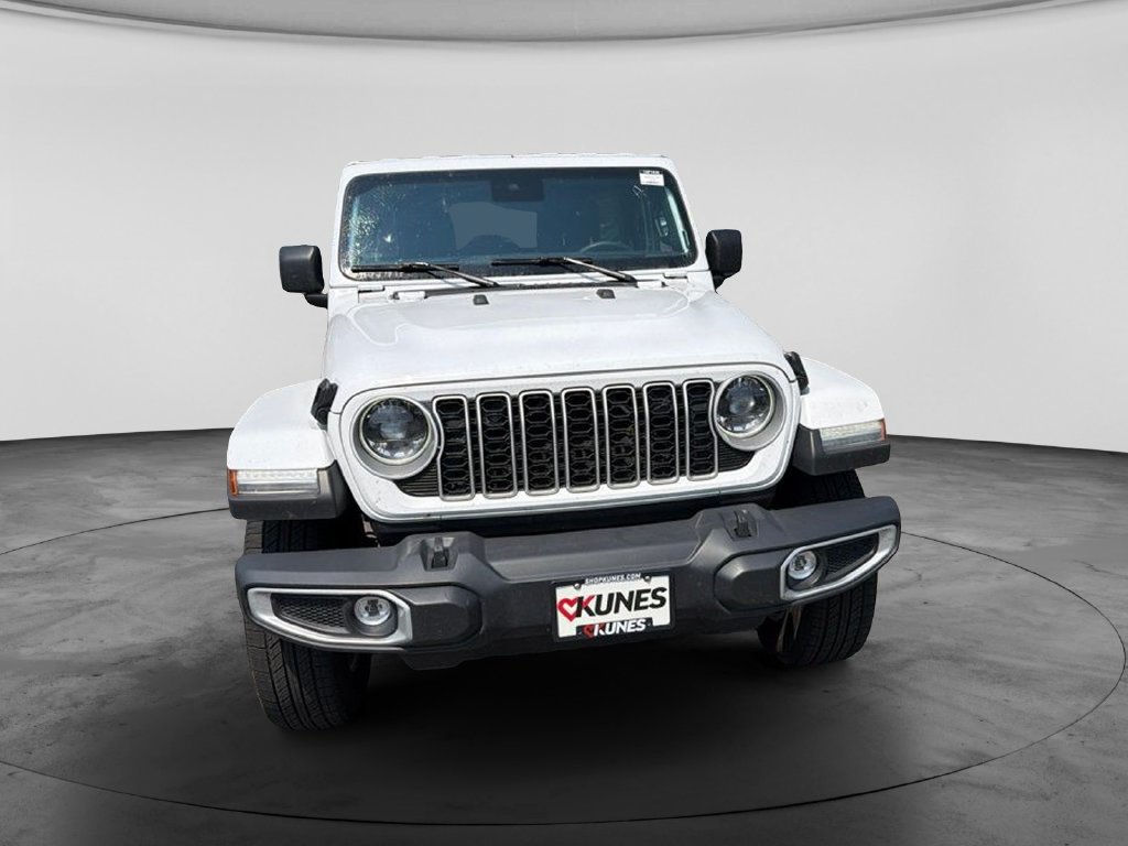 Used 2025 Jeep Wrangler Unlimited Sahara AWD/4WD image 3