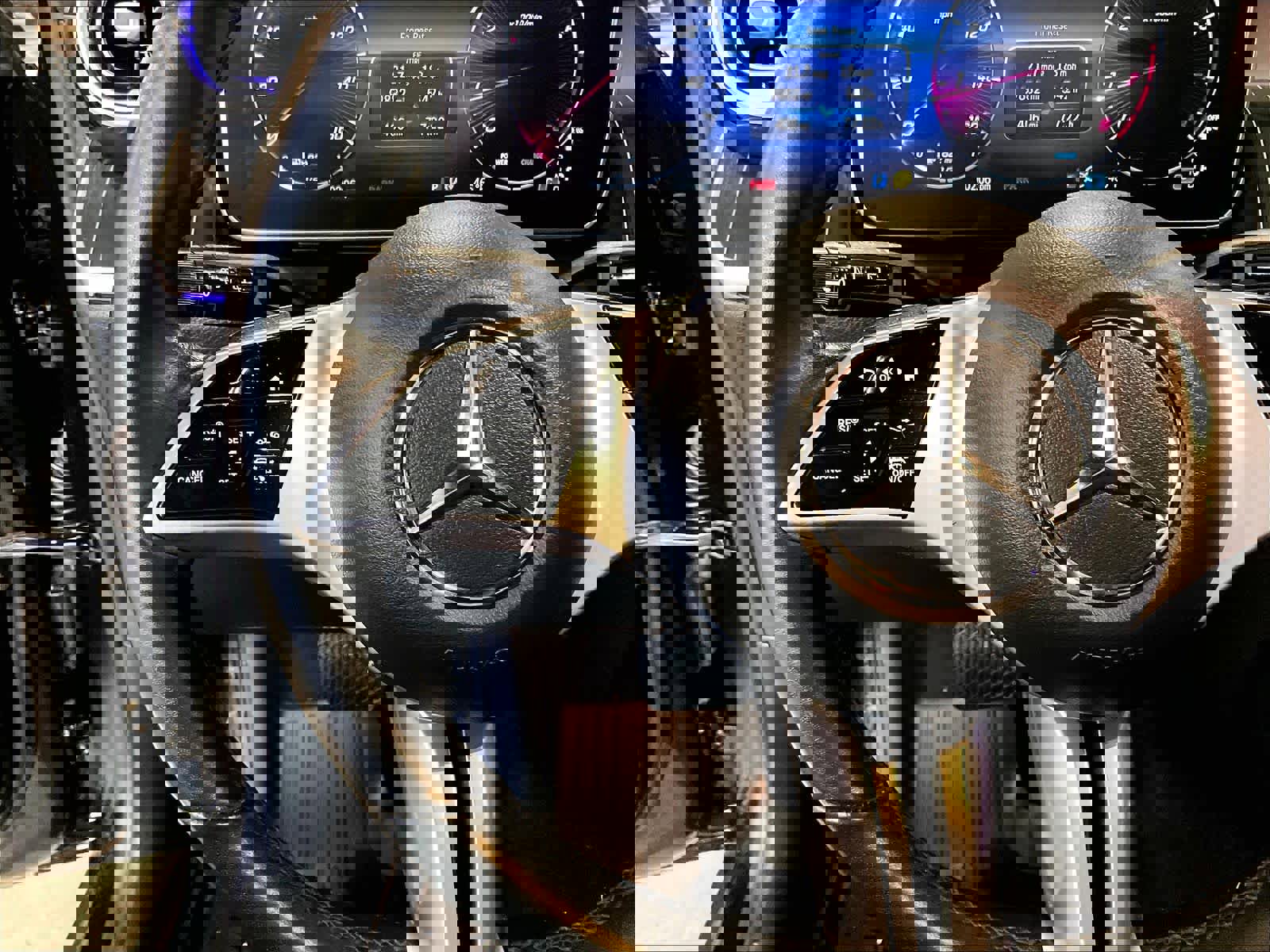 Used 2023 Mercedes-Benz GLC 300 4MATIC image 24