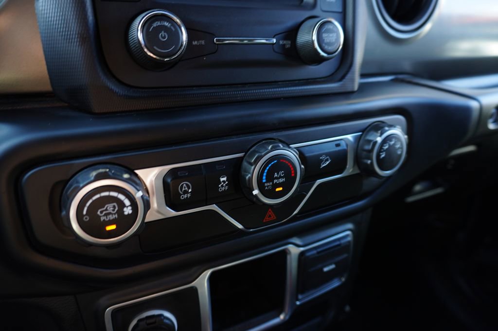 Used 2018 Jeep Wrangler Unlimited Sport image 17