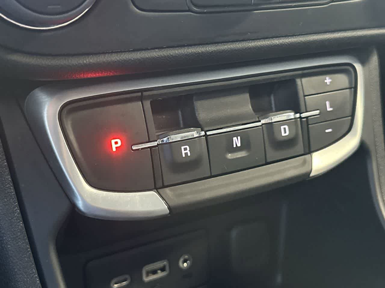 Used 2024 GMC Terrain SLE w/ Driver Convenience Package FWD image 21