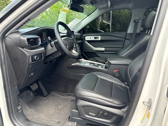 Used 2023 Ford Explorer XLT w/ Equipment Group 202A AWD/4WD image 12