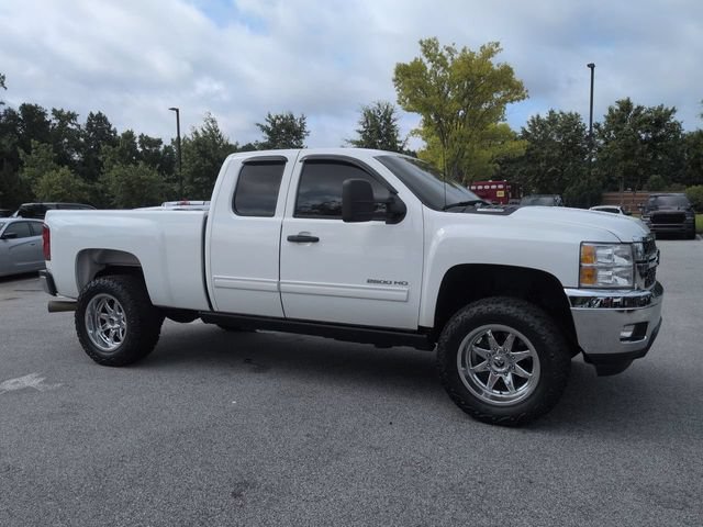 Used 2011 Chevrolet Silverado 2500 LT w/ Interior Plus Package RWD image 2