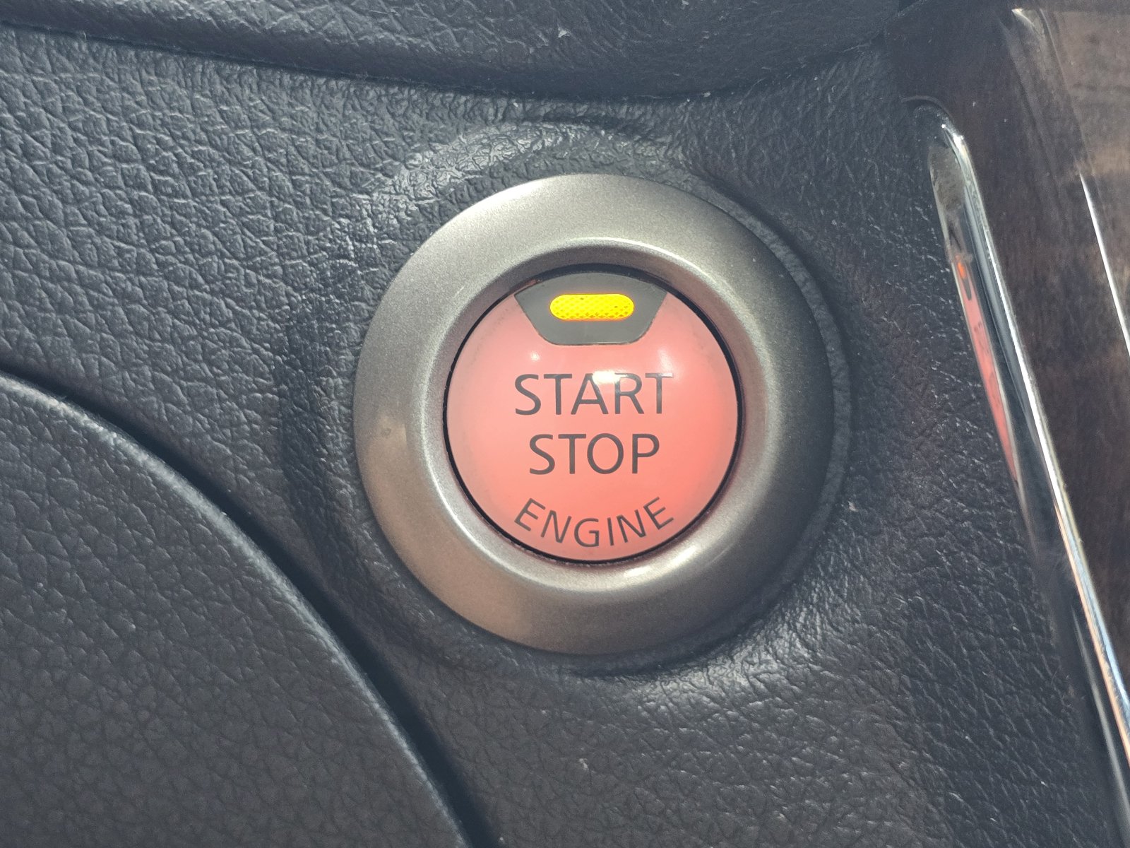 Used 2014 Nissan Sentra SL w/ Premium Package FWD image 21