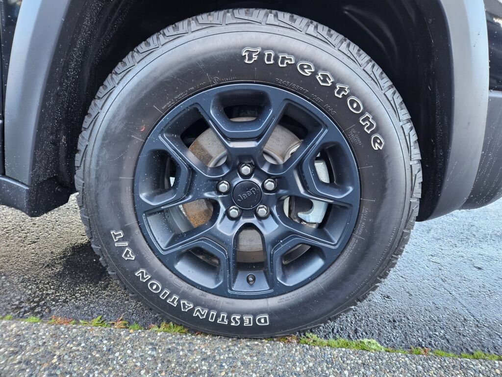 Used 2022 Jeep Cherokee Trailhawk w/ Trailer Tow Group AWD/4WD image 9