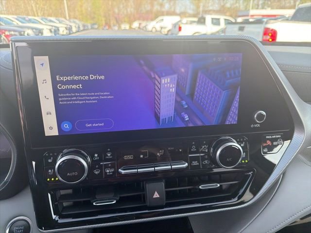 Used 2024 Toyota Highlander Platinum image 32