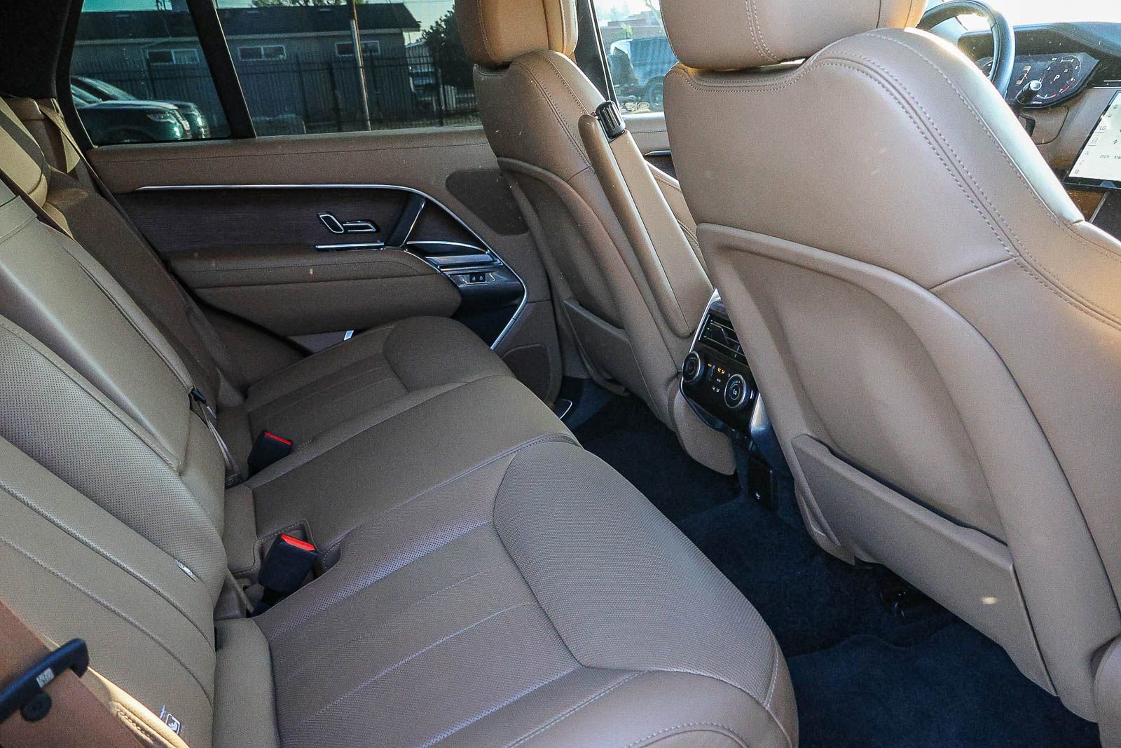 Certified 2025 Land Rover Range Rover SE image 20