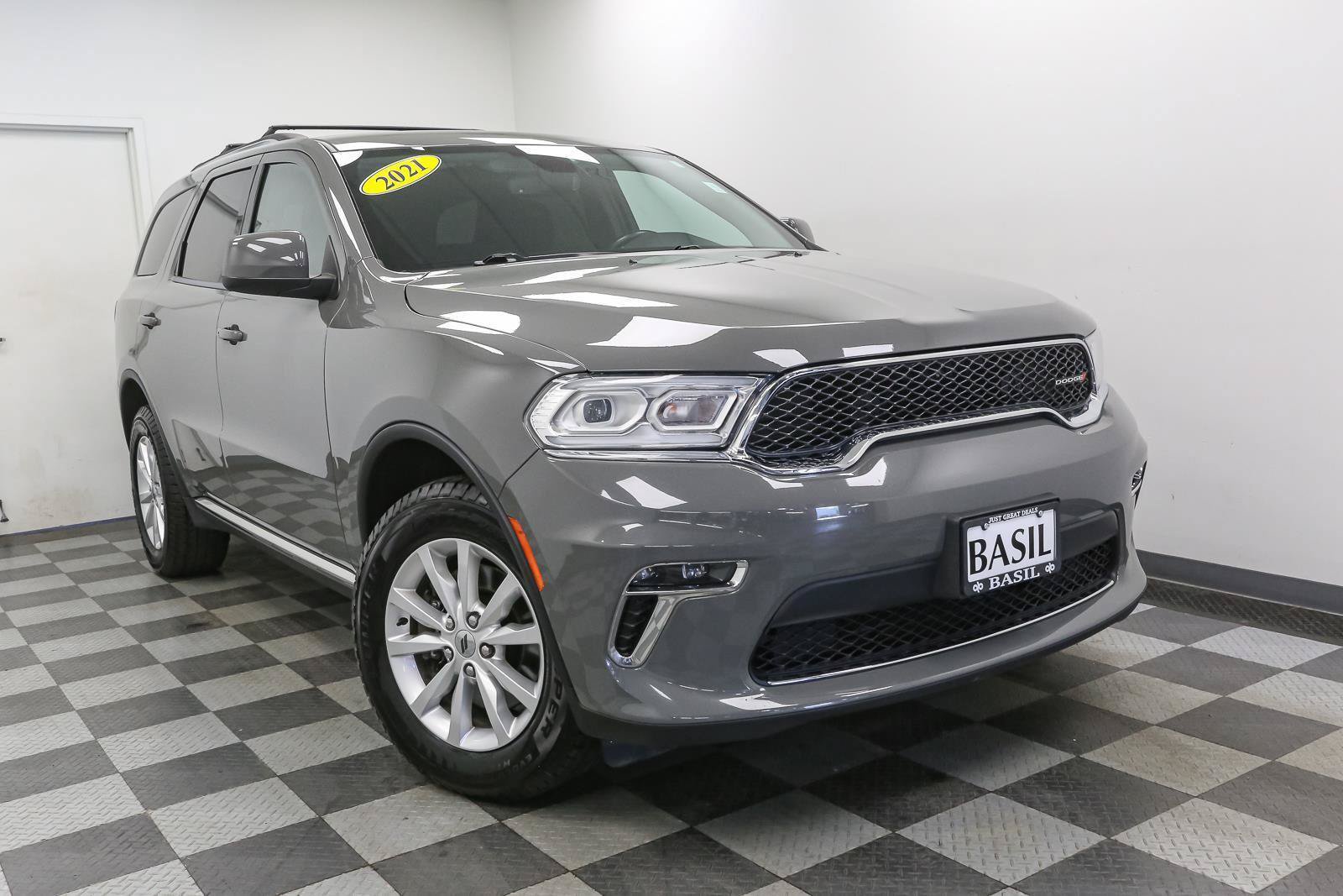 Used 2021 Dodge Durango SXT AWD/4WD image 2