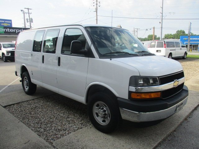 Used 2022 Chevrolet Express 2500 w/ Driver Convenience Package image 3