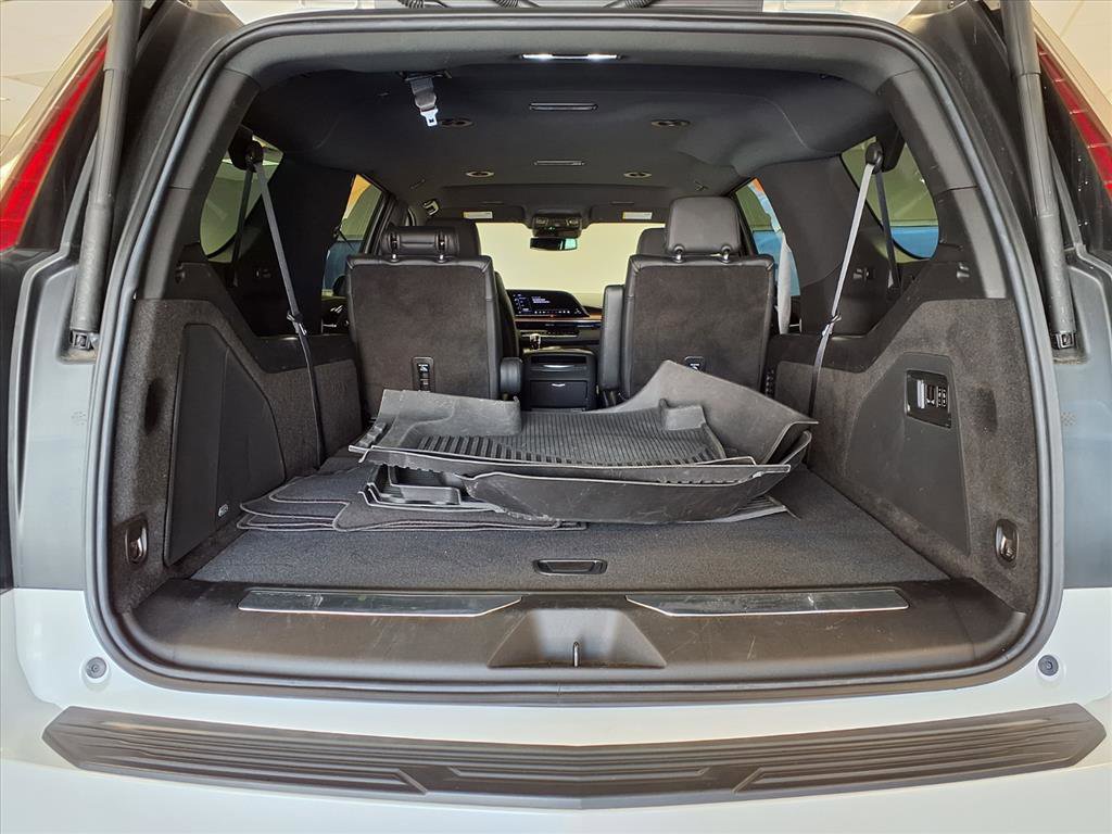 Certified 2024 Cadillac Escalade ESV Luxury image 17