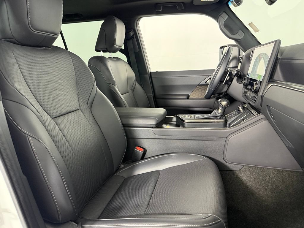 Used 2024 Lexus GX 550 w/ Accessory Package (2T) AWD/4WD image 35
