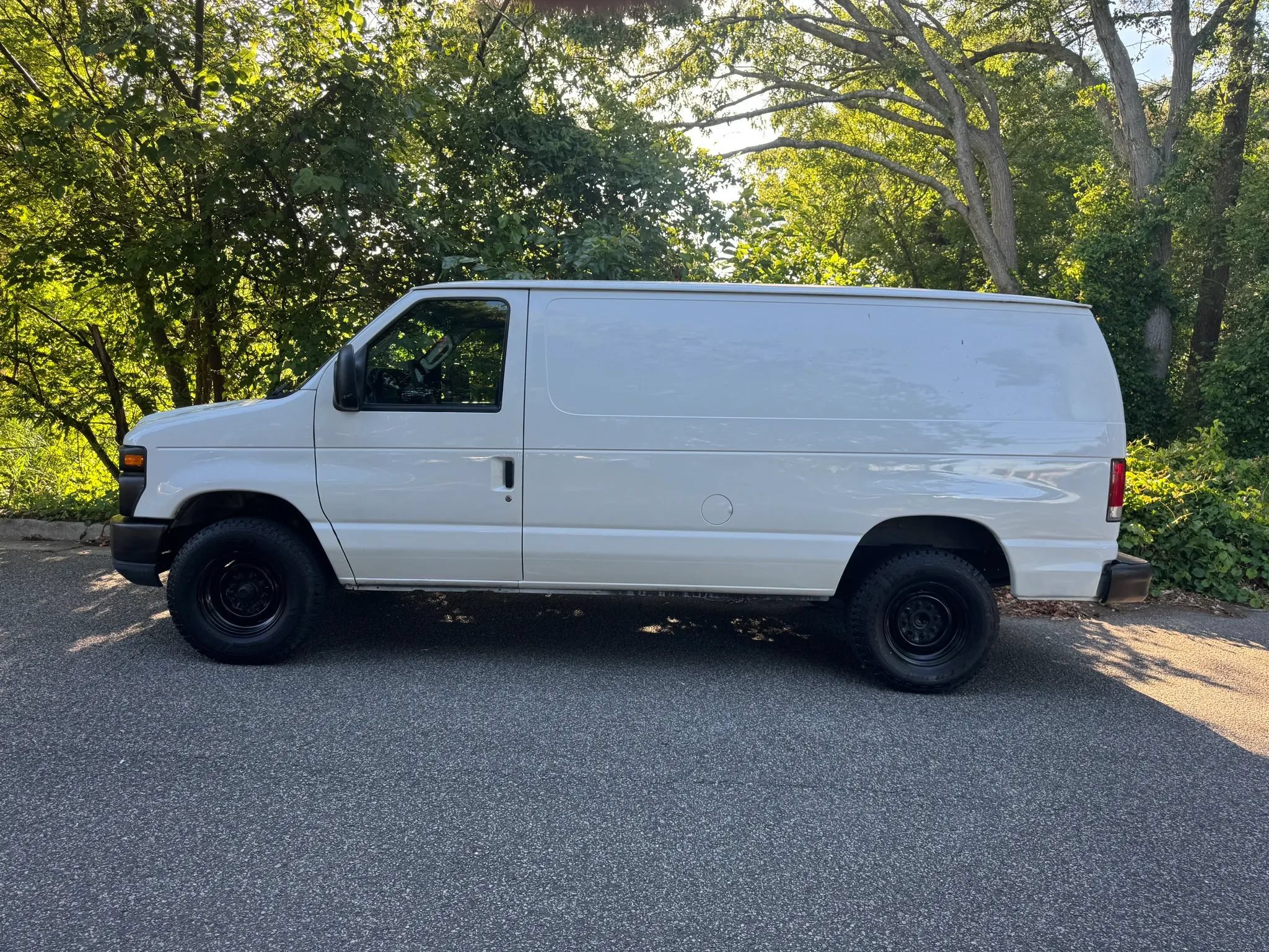 Used 2014 Ford E-350 and Econoline 350 Super Duty RWD image 3