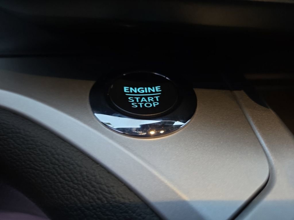 Used 2022 Ford Explorer XLT w/ Equipment Group 202A image 21